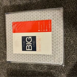 NWT Kohl's The Big One Extra Soft White Sheet Set